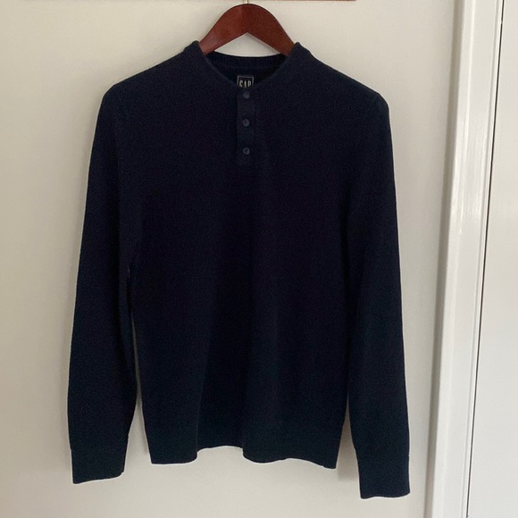 Men’s GAP Pique 3/4 Button Navy Sweater - Picture 3 of 8